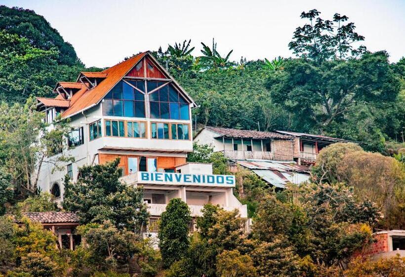 Hotelli Hostal Y Restaurante Lujans