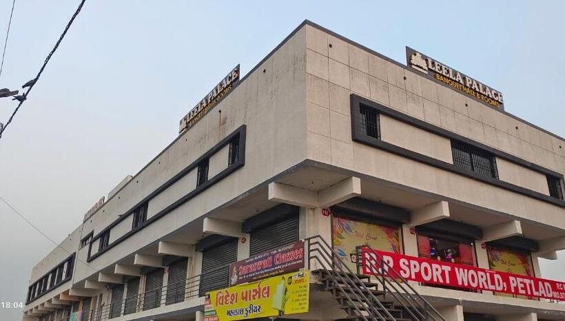 Отель Leela Palace