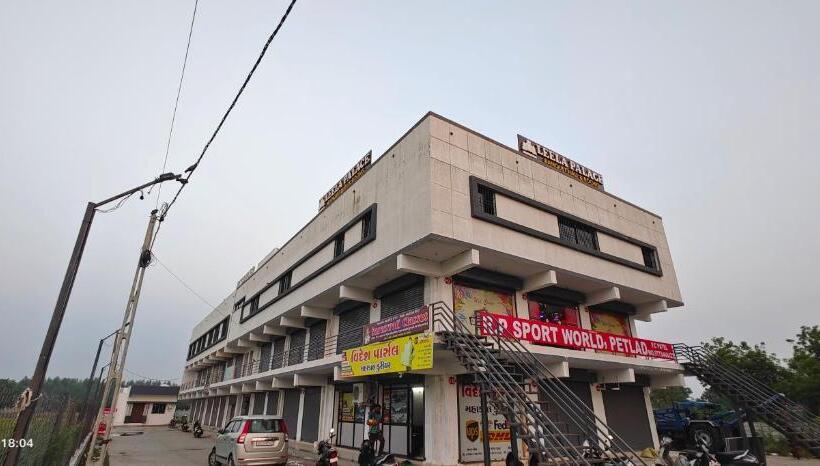 Отель Leela Palace