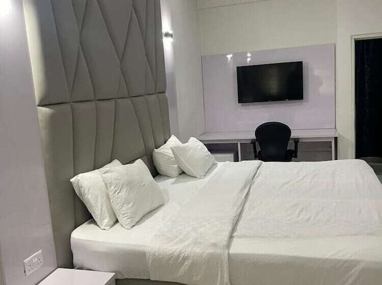 هتل Mansion Signature Homes