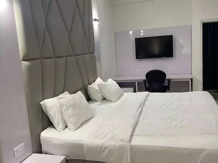 هتل Mansion Signature Homes