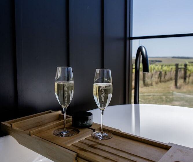 Отель Mt Duneed Estate