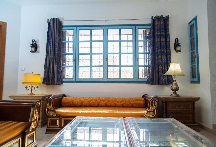 پانسیون La Villa Romaine   Hôte