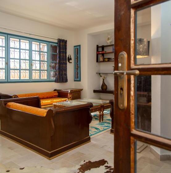 پانسیون La Villa Romaine   Hôte