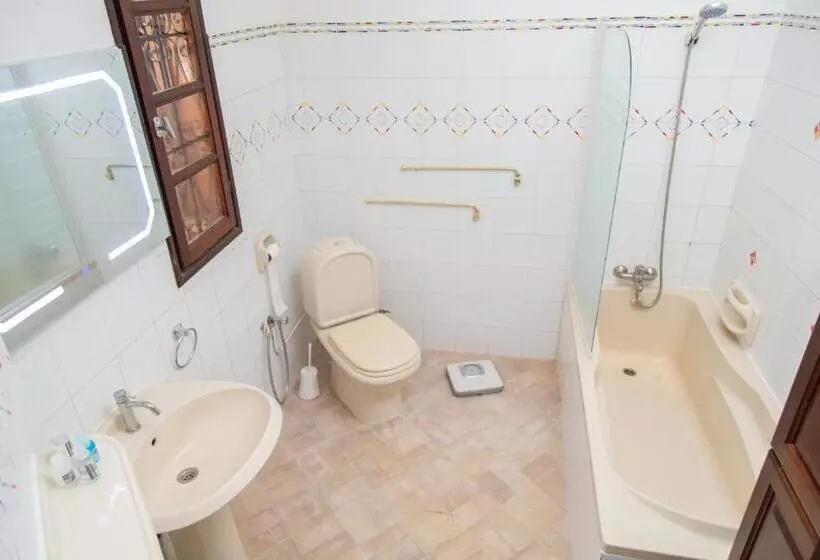 پانسیون La Villa Romaine   Hôte