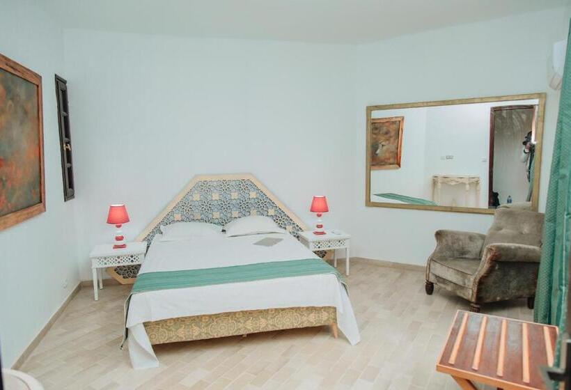 پانسیون La Villa Romaine   Hôte