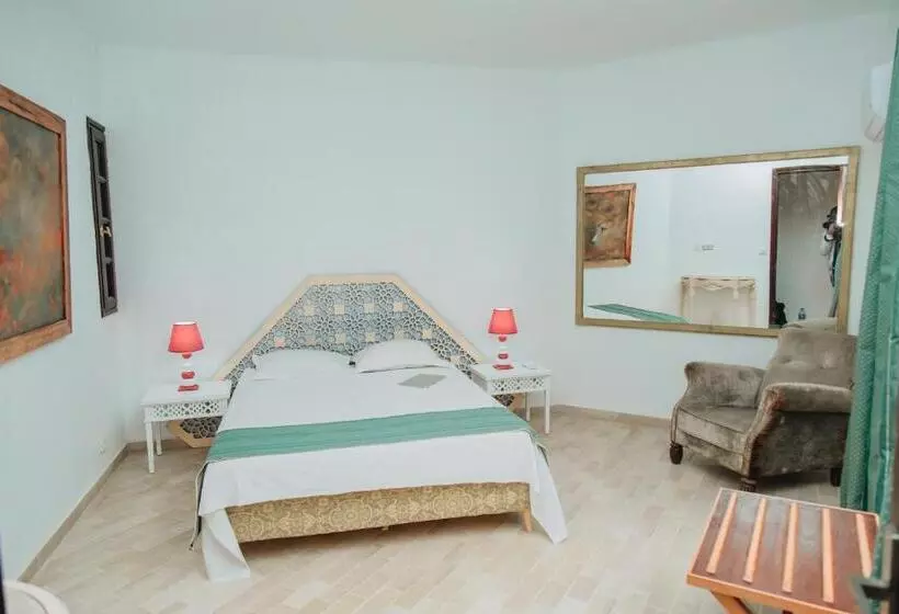 پانسیون La Villa Romaine   Hôte