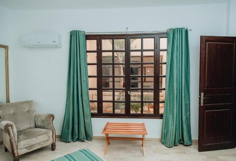 پانسیون La Villa Romaine   Hôte