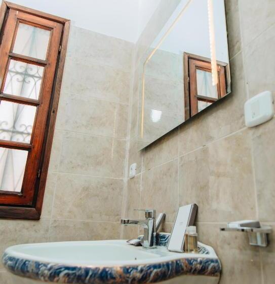 پانسیون La Villa Romaine   Hôte