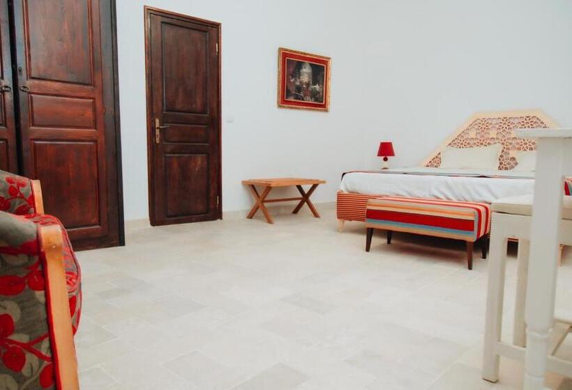 پانسیون La Villa Romaine   Hôte