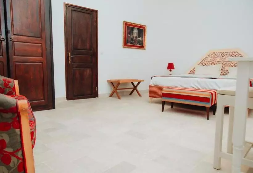 پانسیون La Villa Romaine   Hôte