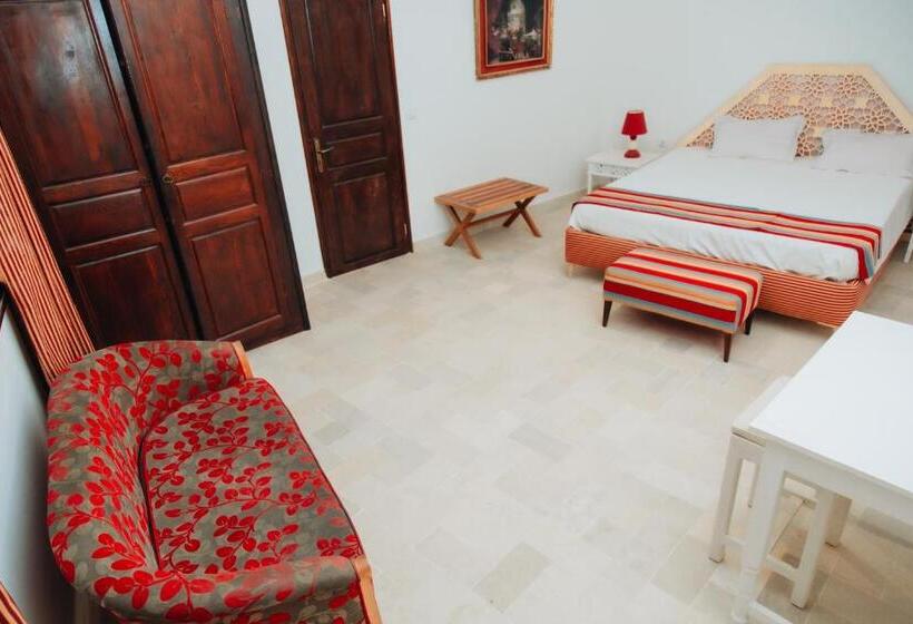 پانسیون La Villa Romaine   Hôte