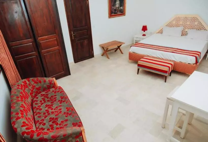 پانسیون La Villa Romaine   Hôte