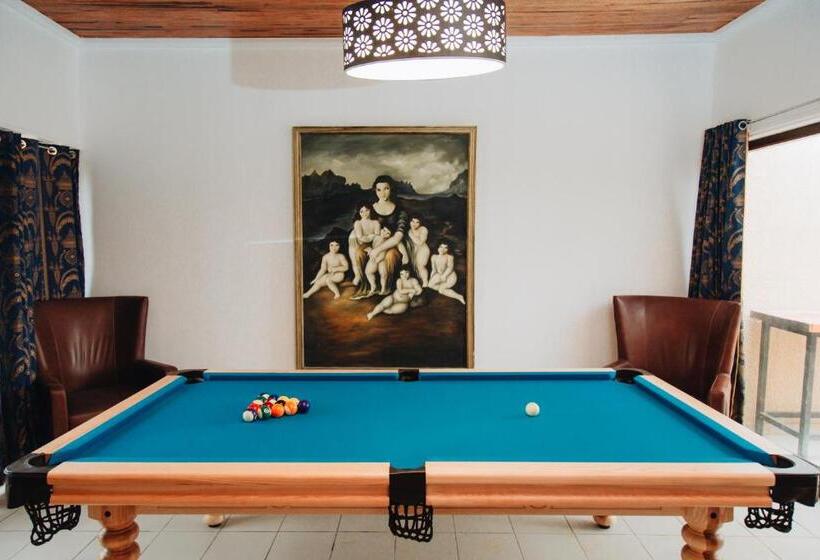 پانسیون La Villa Romaine   Hôte