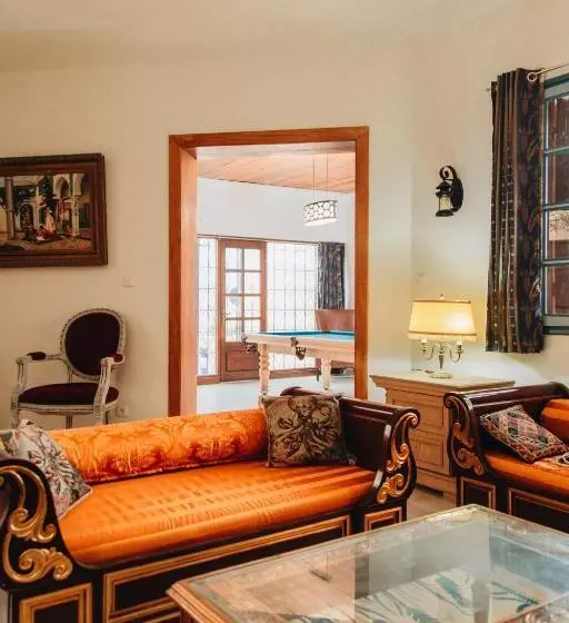 پانسیون La Villa Romaine   Hôte