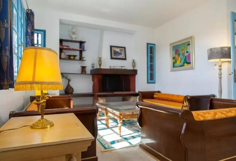 پانسیون La Villa Romaine   Hôte