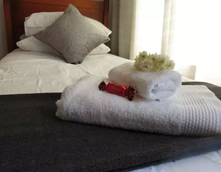 Majatalo Rus  N Bietjie Guesthouse/self Catering