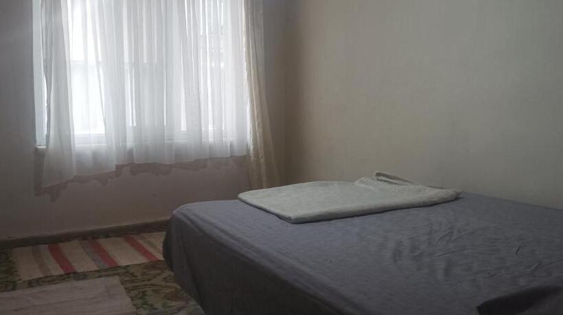 پانسیون Spacious House By The Sea