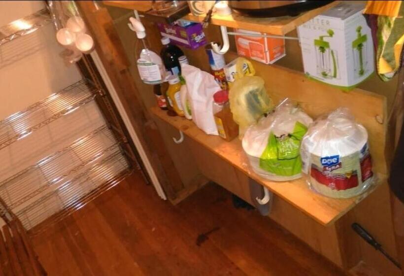 پانسیون ~the Firefly Guesthouse~