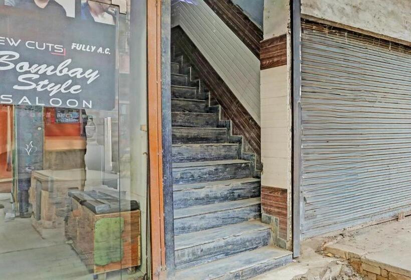 Super Oyo Hotel Laveena