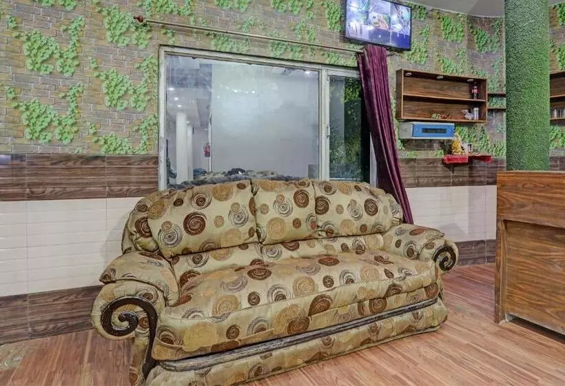 Super Oyo Hotel Laveena