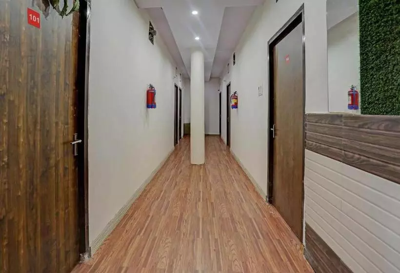 Super Oyo Hotel Laveena