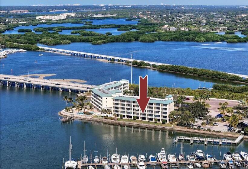Elegant Waterfront Place For Two/boca Ciega Resort