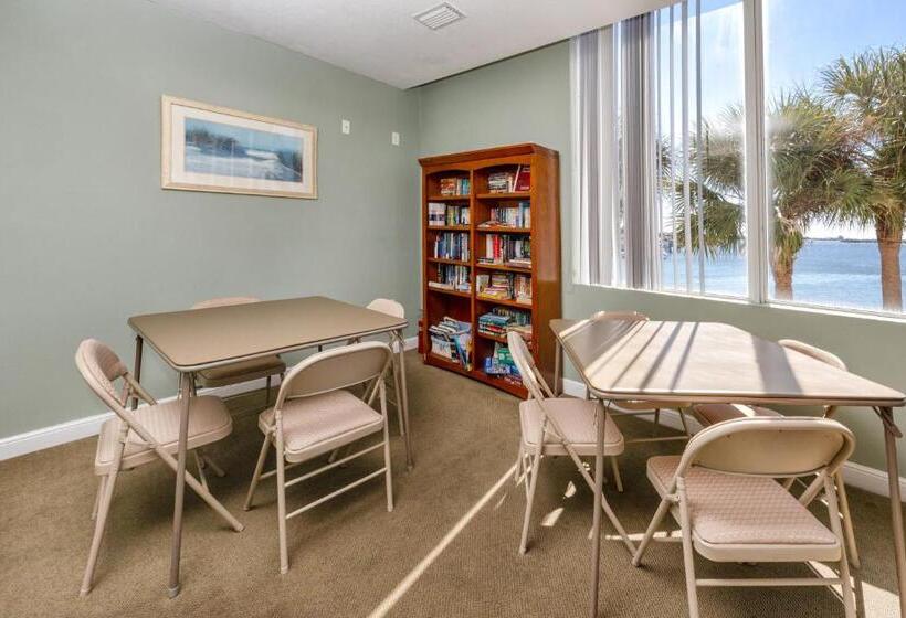 Elegant Waterfront Place For Two/boca Ciega Resort