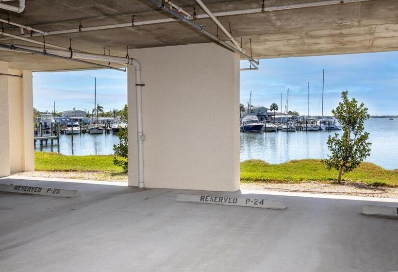 Elegant Waterfront Place For Two/boca Ciega Resort