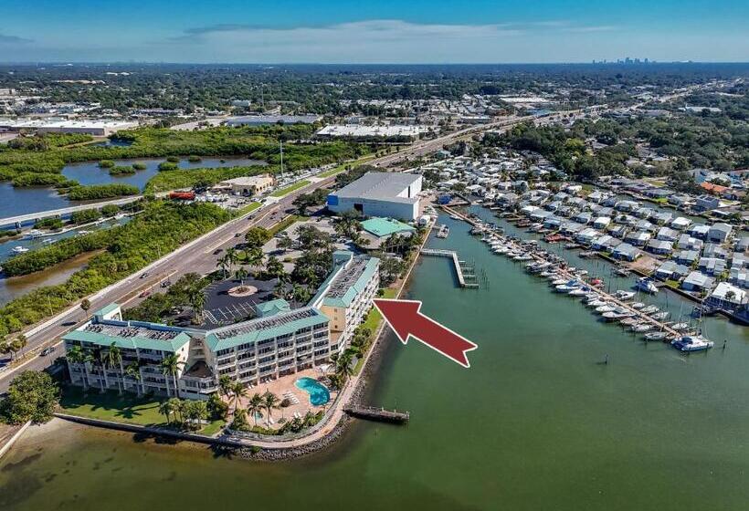 Elegant Waterfront Place For Two/boca Ciega Resort