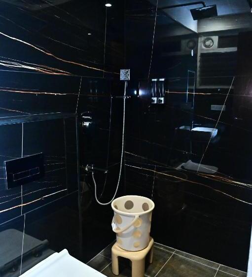 בית מלון כפרי Downtown The Mallika Sapphire