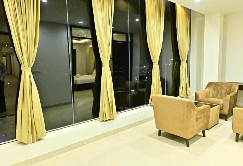 בית מלון כפרי Downtown The Mallika Sapphire