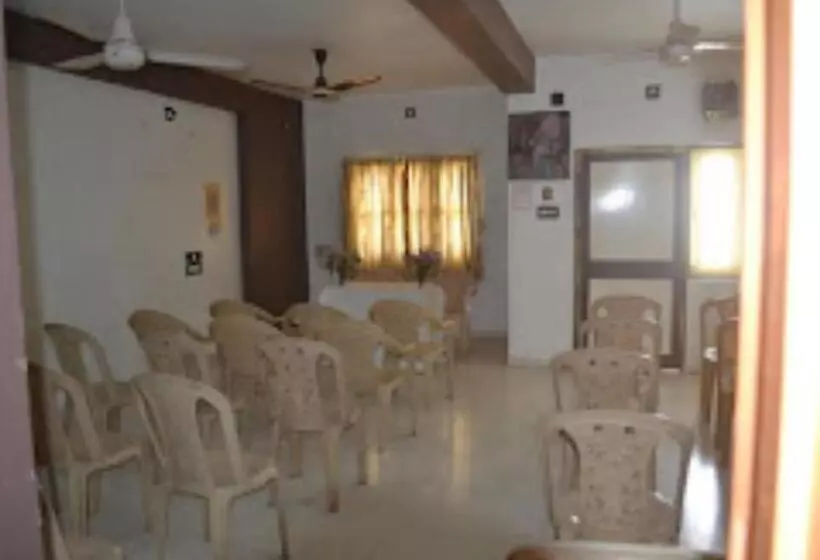 Rajdhani And Guest House Gujarat Best Family Hotel In Halol Near Pavaghad And Halol Gidc
