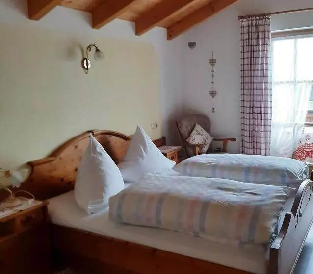 Majatalo Haus Stoaröserl