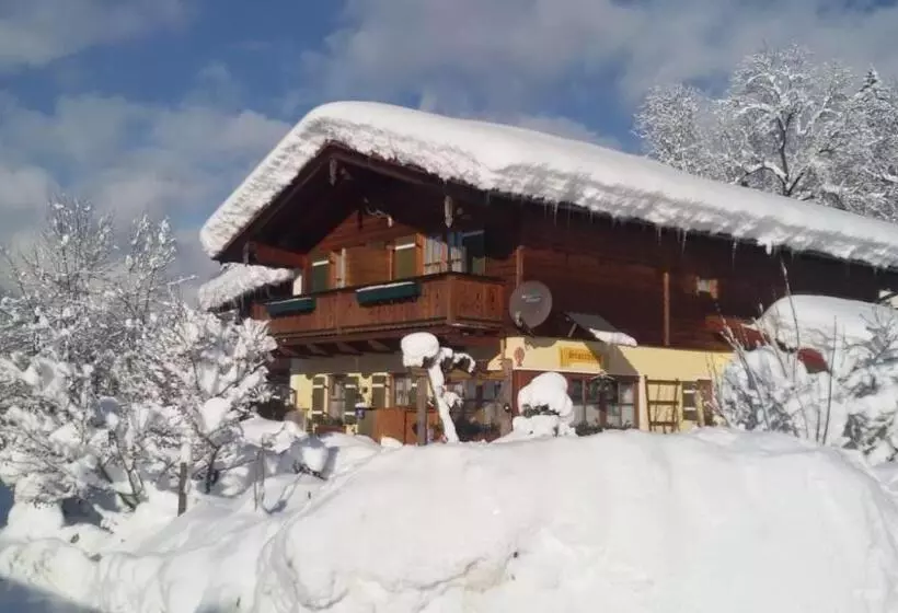 Majatalo Haus Stoaröserl