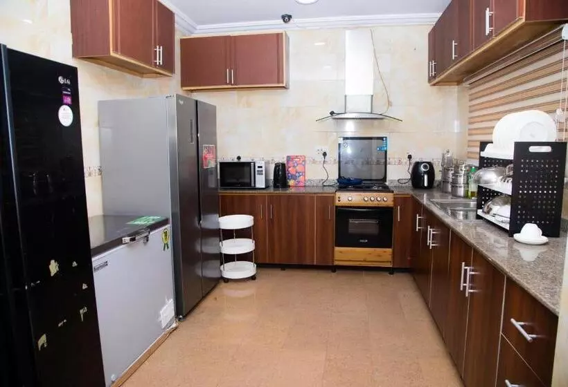پانسیون Velvetrose Cottage