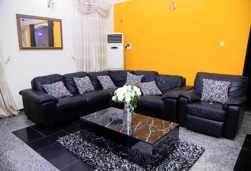 پانسیون Velvetrose Cottage