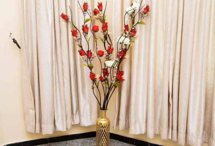 پانسیون Velvetrose Cottage
