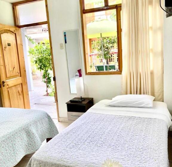 هتل Garden House Ica