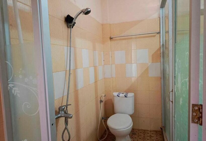 Отель Oyo 93278 Wisma Syariah Lahundape