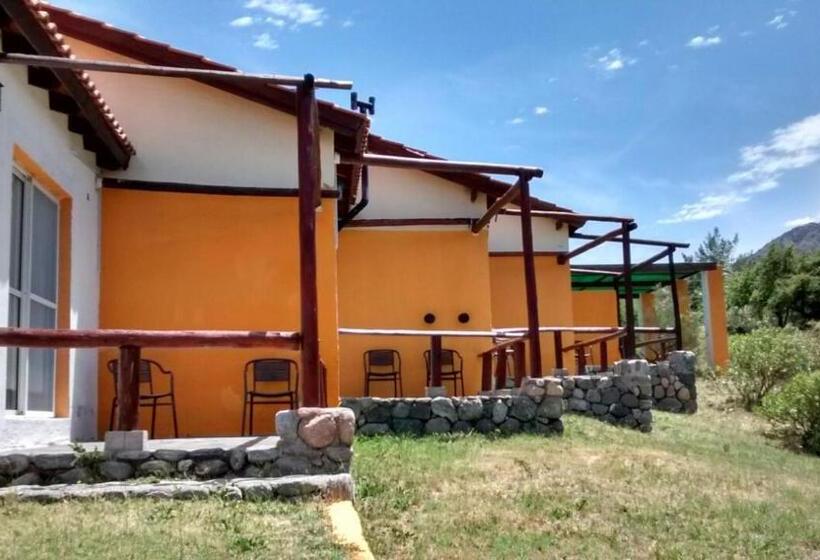 هاستل Hostería Las Lomas