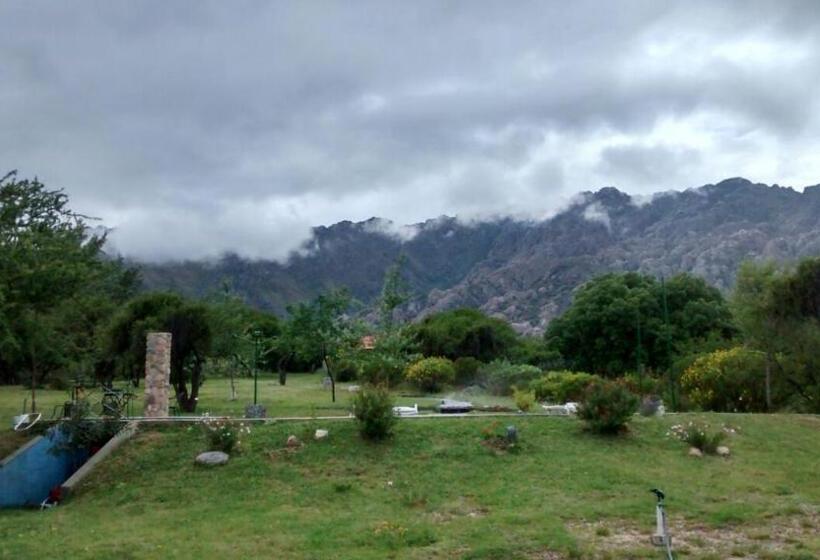 هاستل Hostería Las Lomas