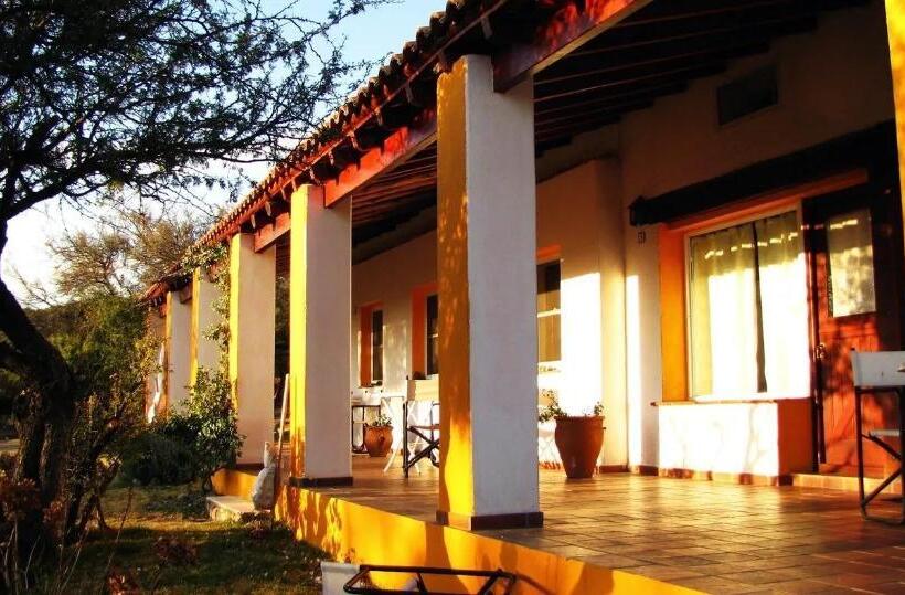 هاستل Hostería Las Lomas
