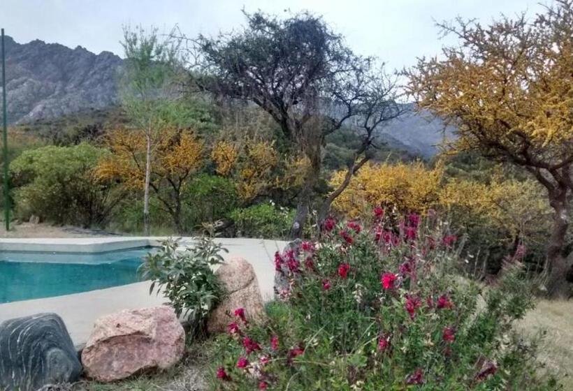 هاستل Hostería Las Lomas