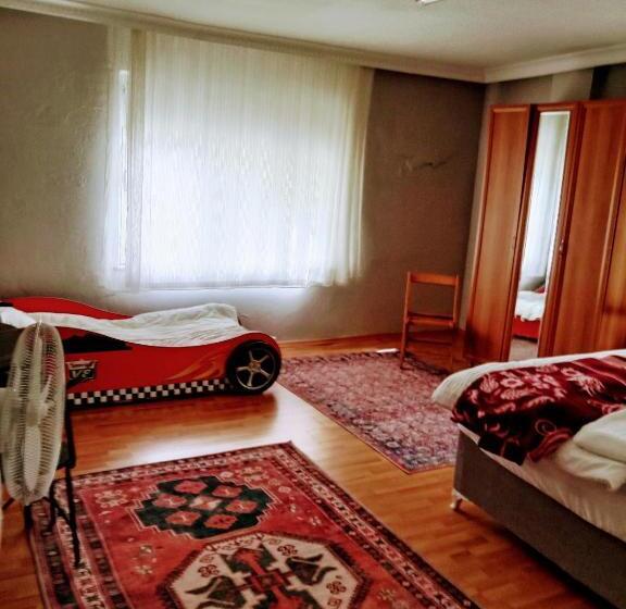 تختخواب و صبحانه Ahmet Teacher 2