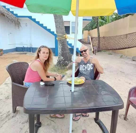 Aamiaismajoitus (B&B) Tripsea Beach Villa