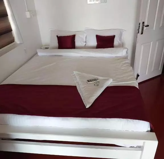 Aamiaismajoitus (B&B) Tripsea Beach Villa