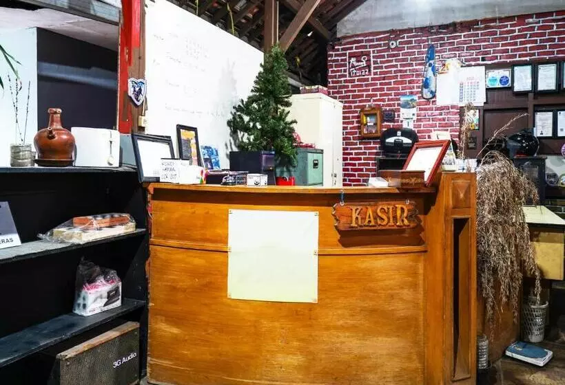 Capital O 93262 Hotel Cherish 2