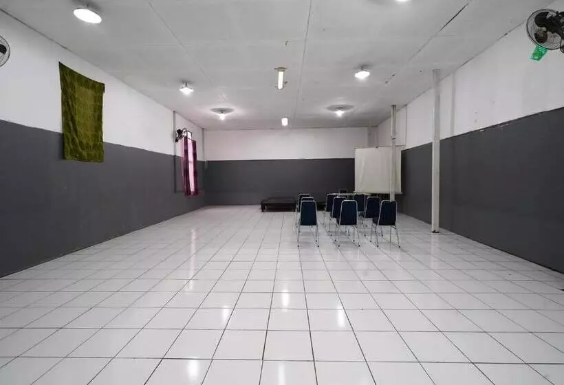 Capital O 93262 Hotel Cherish 2