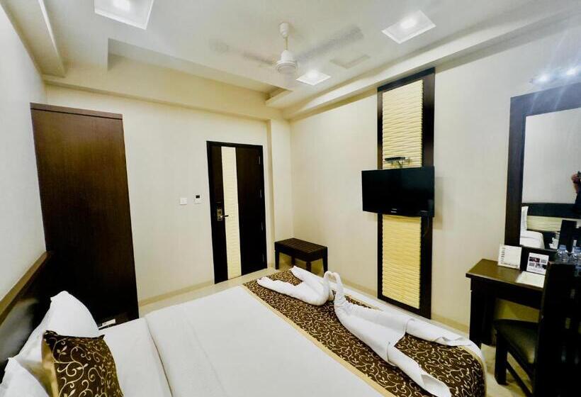 هتل Blueberry Nest Zirakpur